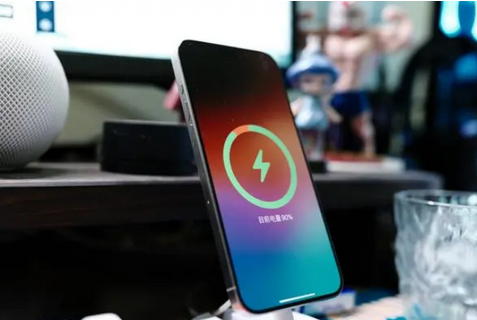 杏花岭苹果15换屏服务分享用什么充电器给iPhone15充电更好 